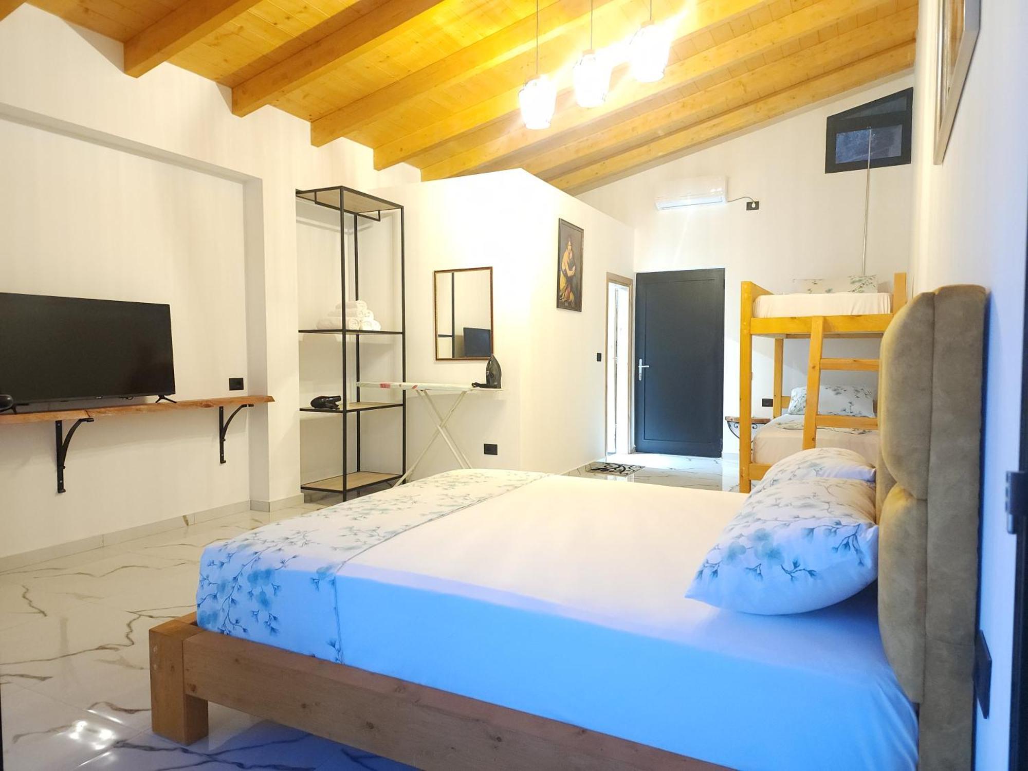 Hotel Panorama Piqeras ภายนอก รูปภาพ