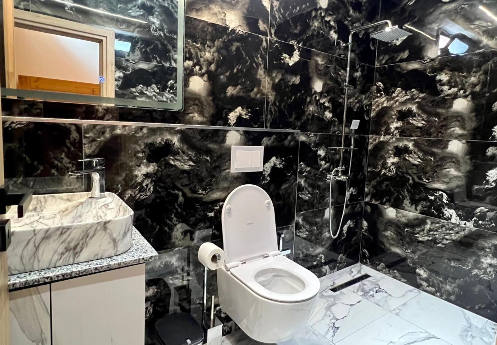 Hotel Panorama Piqeras ภายนอก รูปภาพ
