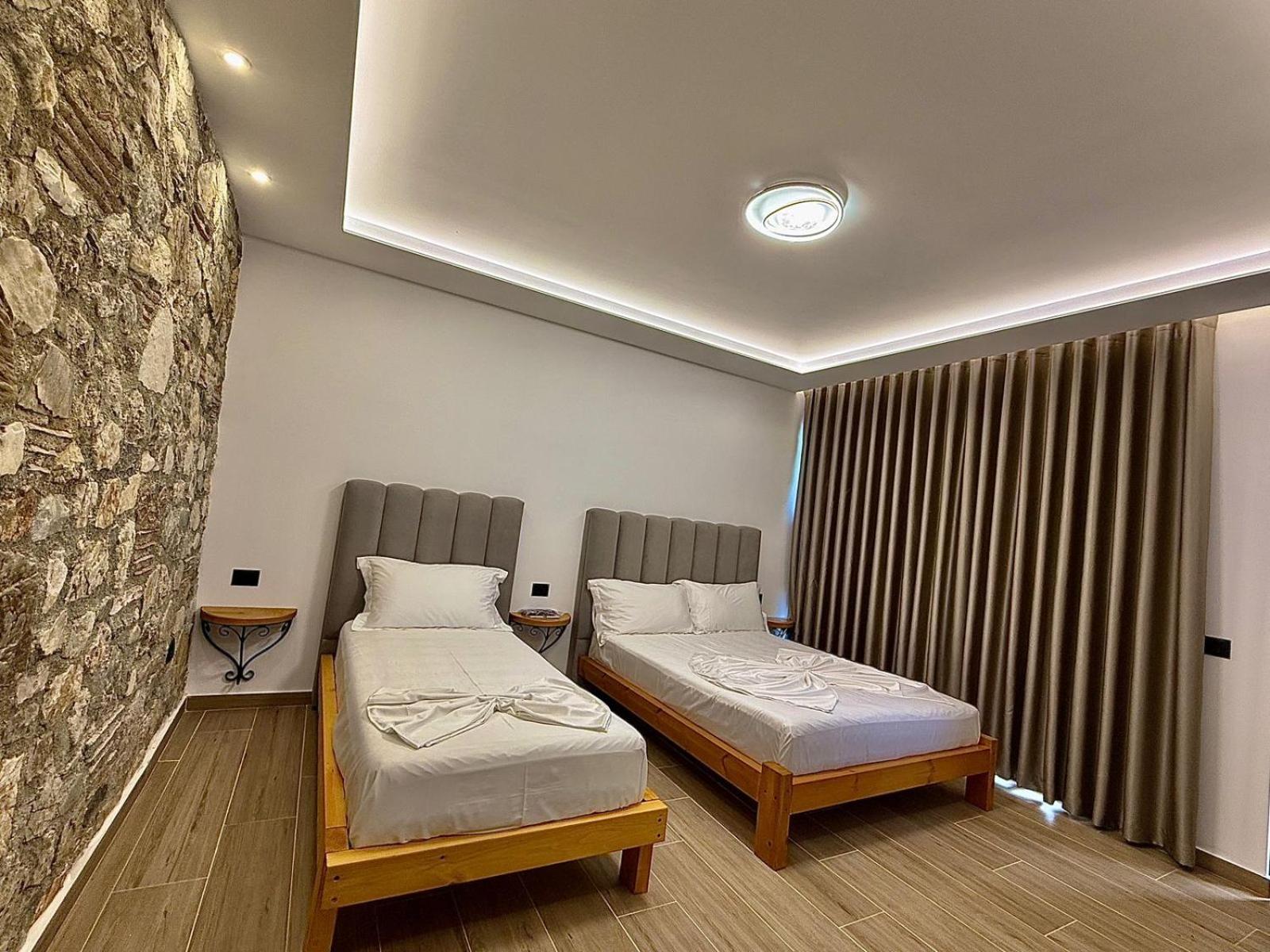 Hotel Panorama Piqeras ภายนอก รูปภาพ