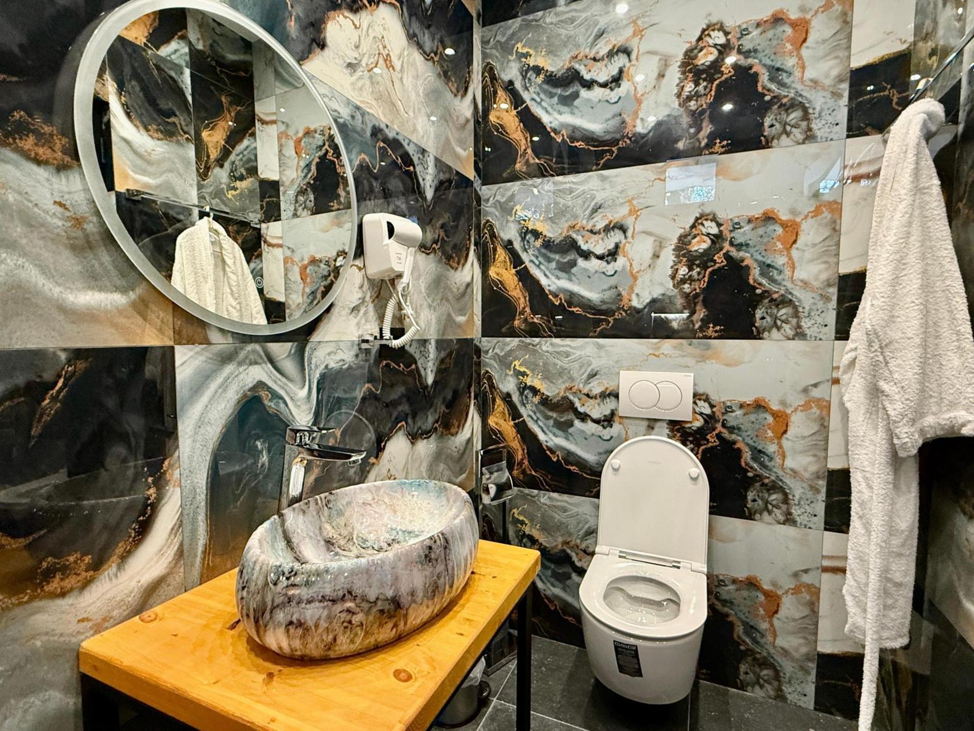 Hotel Panorama Piqeras ภายนอก รูปภาพ