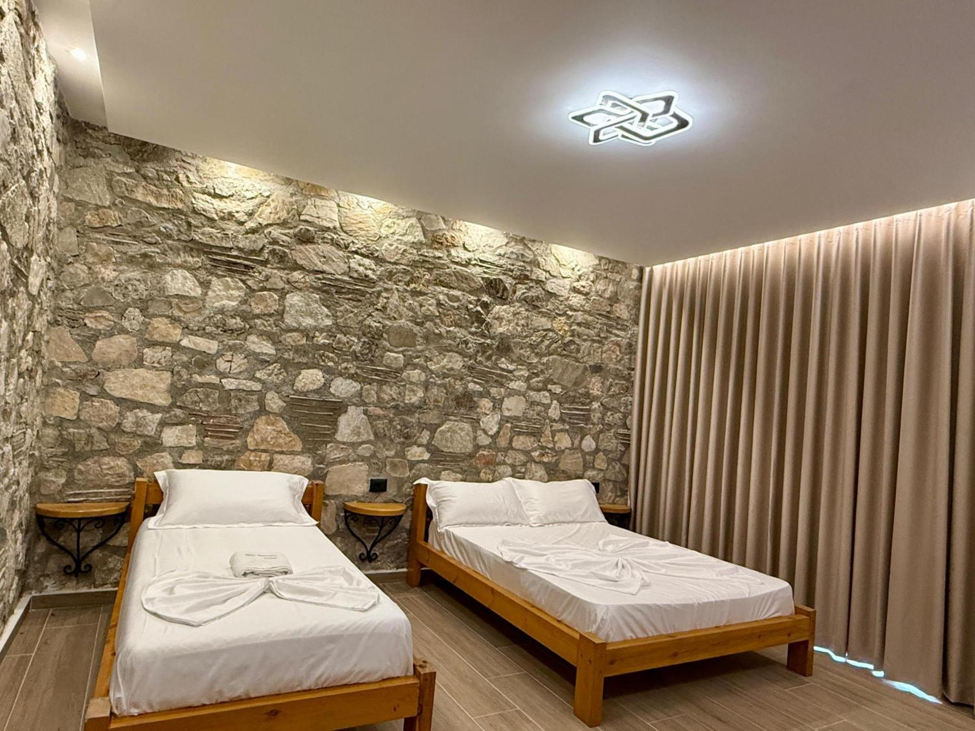 Hotel Panorama Piqeras ภายนอก รูปภาพ